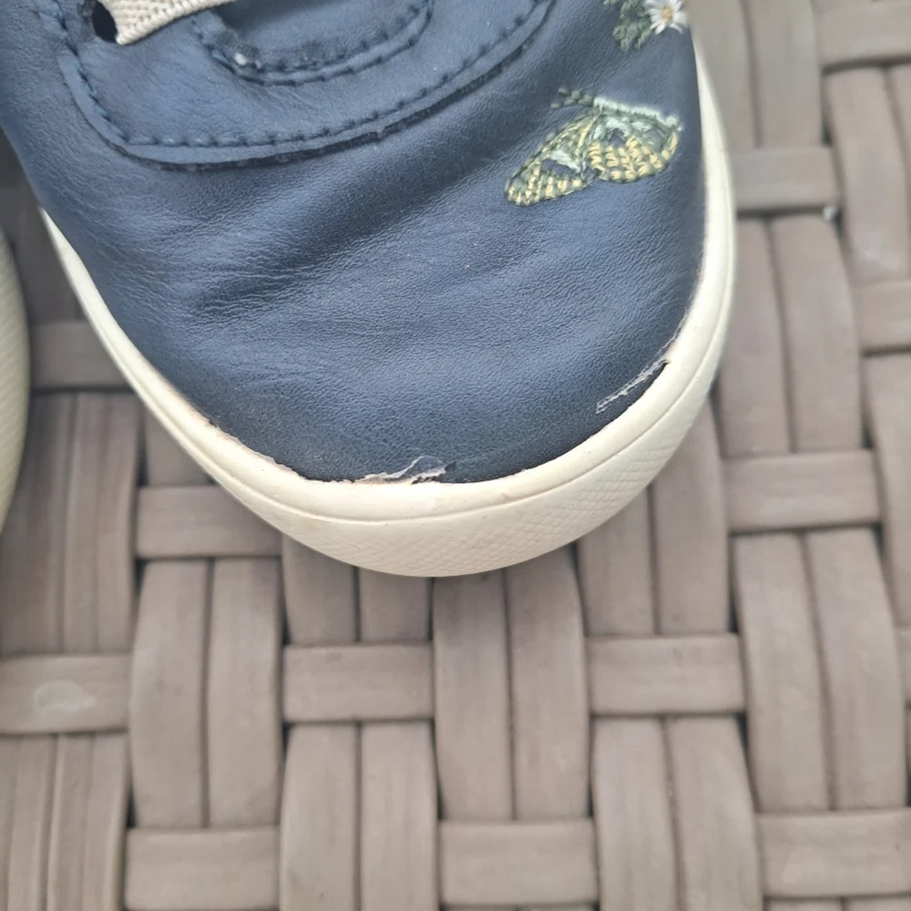 3/15 Oshkosh Bgosh shoes size 9 M🦋
